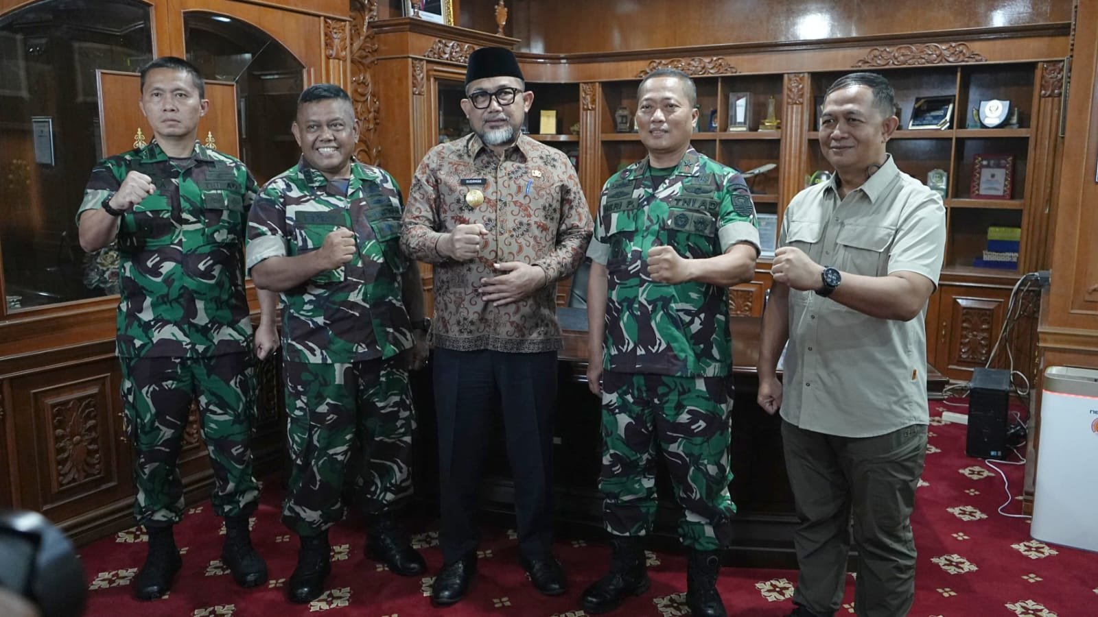 Pjs Gubernur Jambi, Sudirman saat menerima kunjungan kerja Danrem 042/Gapu, Brigjen TNI Heri Purwanto