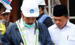 Gunernur Jambi Al Haris saat mendampingi kunjungan kerja Kepala Bappenas RI Rachmat Pambudy