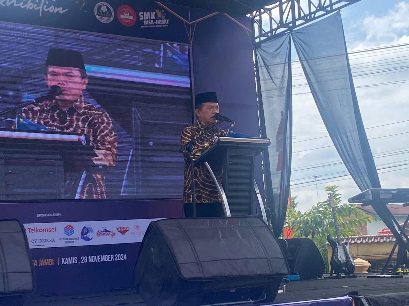 Gubernur Jambi Al Haris memberikan sambutan di acara exhibition SMK Negeri 2 Kota Jambi