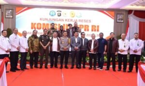 Foto bersama anggota Komisi III DPR RI, Kapolda Jambi dan Forkopimda
