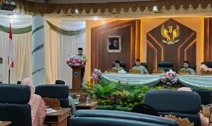 Gubernur Jambi Al Haris saat menghadiri paripurna peringatan HUT ke-76 Kabupaten Batanghari