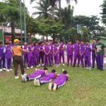 Siswa SMA IT Nurul Ilmi belajar pengetahuan jasmani dii Makorem 042/Gapu