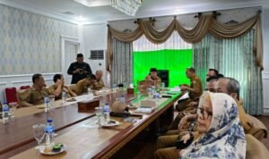 Gubernur Jambi Al Haris saat mengikuti peringatan hari antikorupsi sedunia secara daring di ruang vidcon