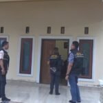 Suasana penggeledahan di kediaman Fatahillah
