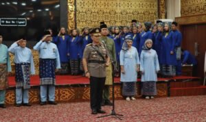 Kapolda Jambi Irjen Pol. Rusdi Hartono saat memimpin upacara memperingati hari jadi Provinsi Jambi ke-68