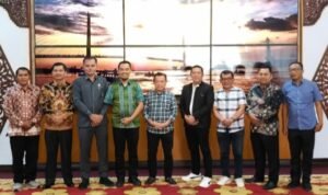 Gubernur Jambi Al Haris pengurus Pesparawi Jambi yang akan bertanding di Papua
