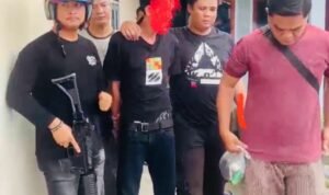 Pelaku penyalahgunaan narkoba saat diamankan personil Polsek Tebing Tinggi