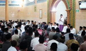 Gubernur Jambi Al Haris memberikan sambutan di acara safari Ramadhan 1446 H