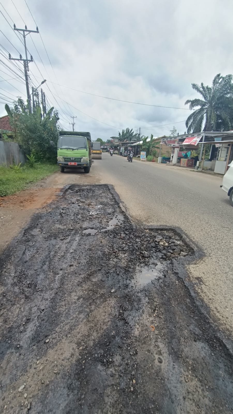 Salah satu titik jalan rusak di Kota Jambi yang saat ini dalam perbaikan