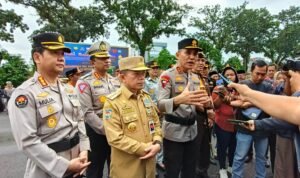 Gubernur Jambi Al Haris saat menghadiri apel pasukan operasi ketupat pengamanan Idul Fitri 1446 H tahun 2025