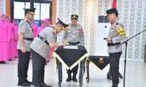 Penandatanganan berita acara setijab Wakapolda Jambi