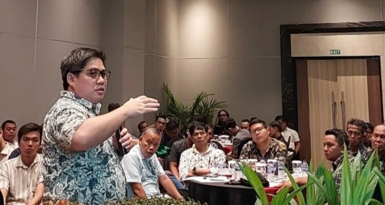Head of Plant Breeding Asian Agri, Yopy Dedywiryanto saat menjelaskan keunggulan bibit sawit Topaz