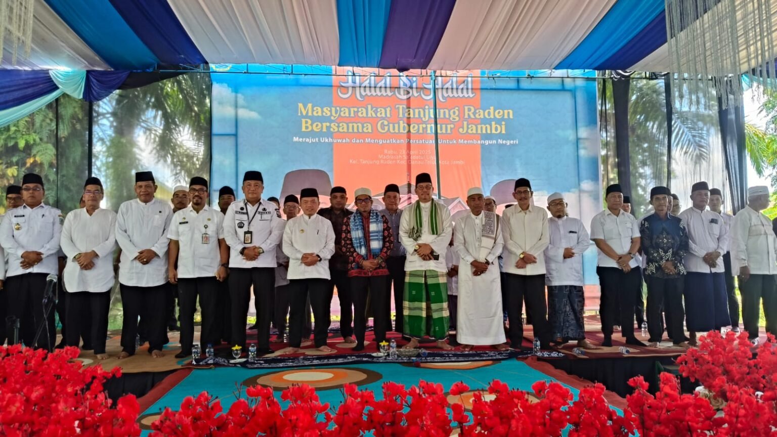 al haris halal bihalal bersama masyarakat tanjung raden