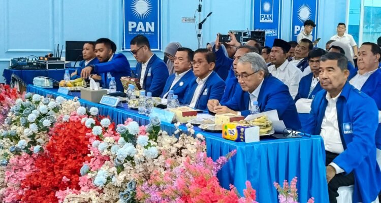 Al Haris bersama pengurus DPP dan DPW PAN Jambi