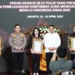 al haris terima penghargaan dari kapolri