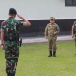 Gubernur Jambi, Al Haris saat memimpin upacara pelepasan Satgas Pamtas RI-PNG Mobile Papua Yonif 142/KJ