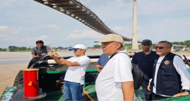 Pengecekan jembatan Gentala Arasy usai ditabrak tongkang pengangkut batubara