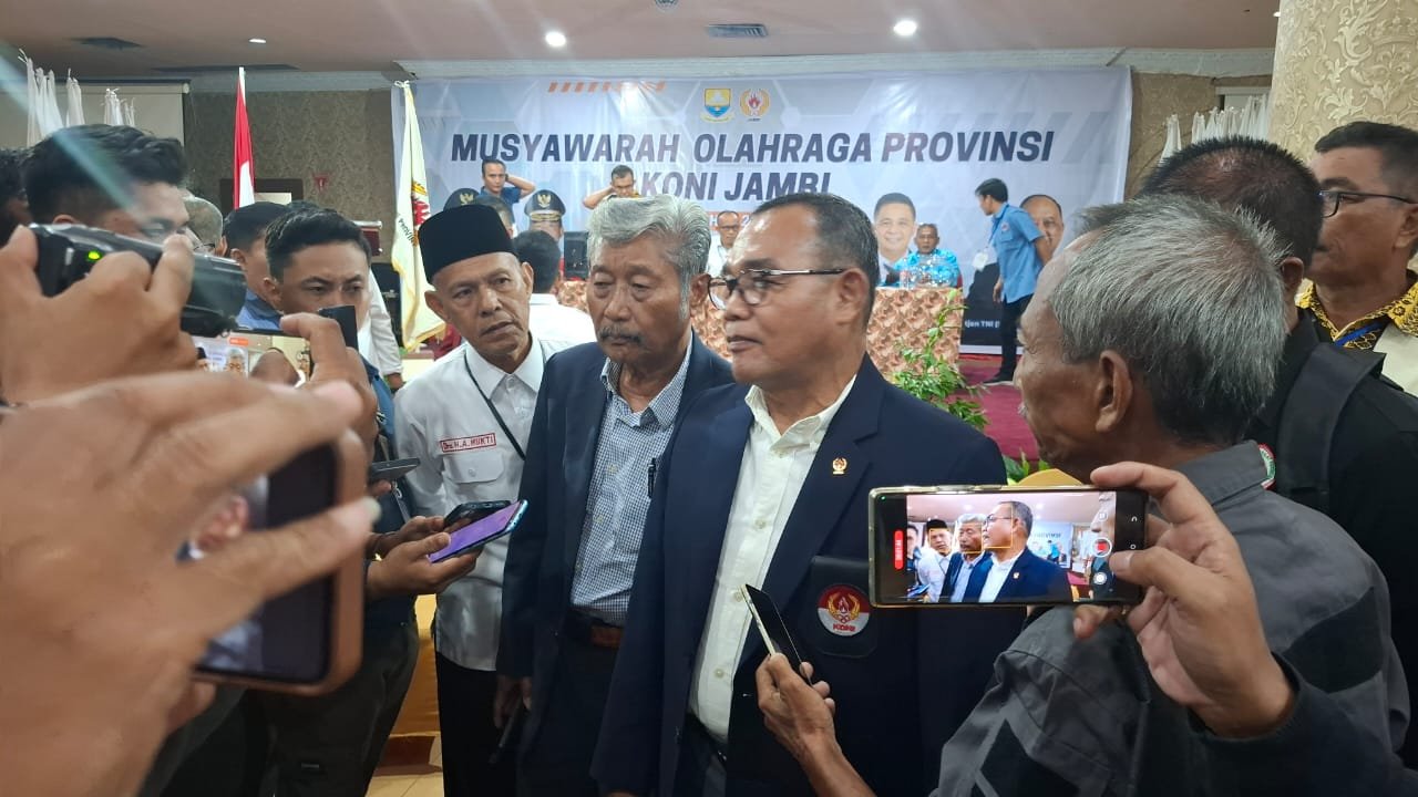 Kabid Organisasi KONI Pusat, Mayor Jendral TNI (Purn) Eko Budi Supriyanto saat memberikan keterangan