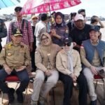 Gubernur Jambi Al Haris bersama Bupati Tanjab Timur Dillah Hikmah Sari saat melakukan pertisun di Air Hitam Laut