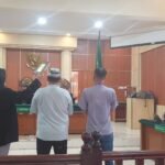 Saksi saat diambil sumpah sebelum menjalani persidangan