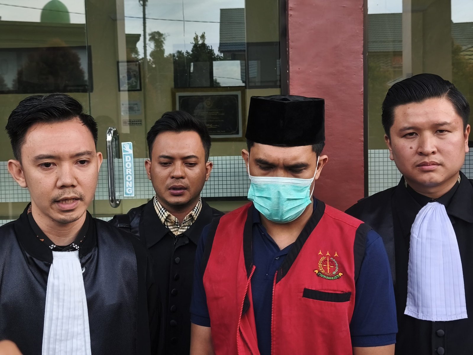 Yanto, oknum ASN usai menjalani sidang di Pengadilan Negeri (PN) Jambi