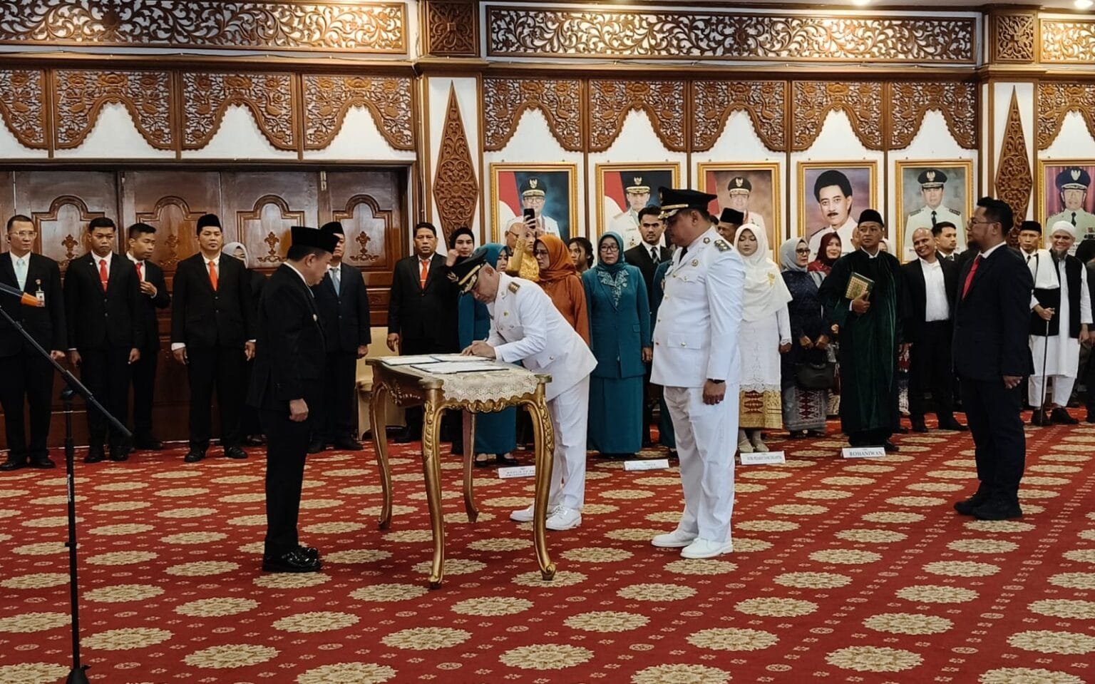 Penandatanganan berita acara pelantikan Bupati dan Wakil Bupati Bungo