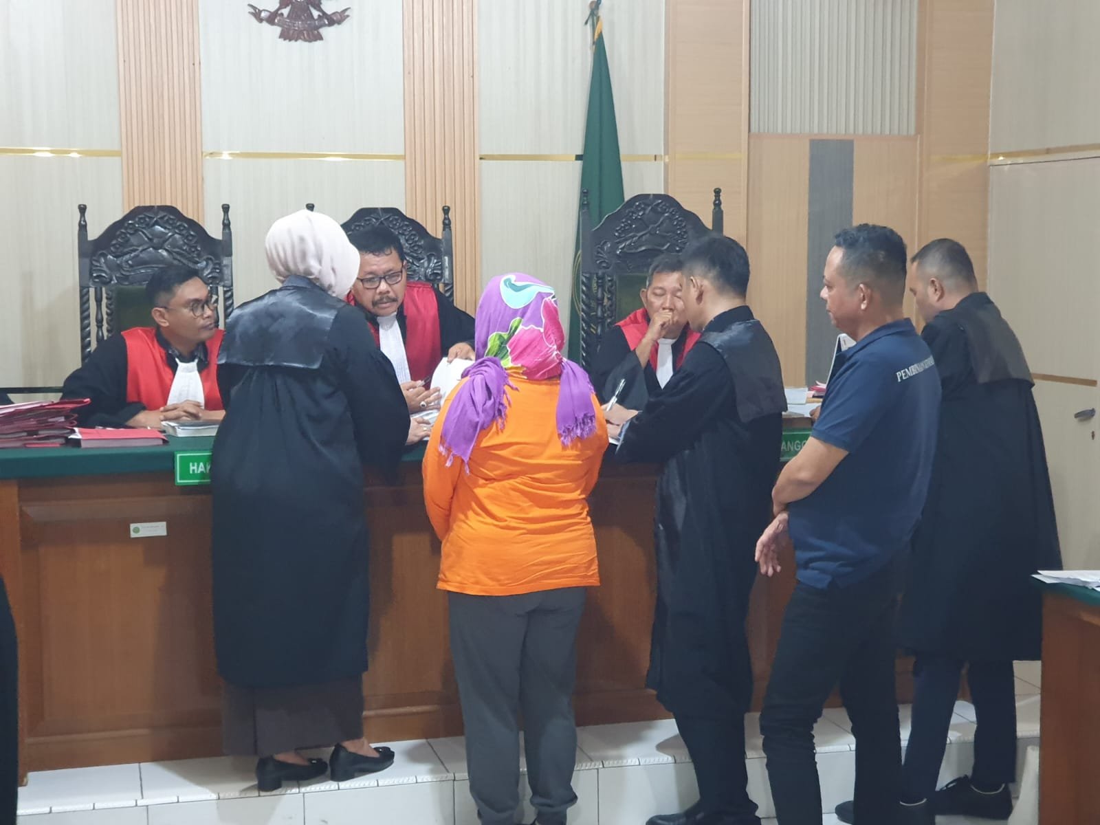 Helen saat menjalani persidangan di Pengadilan Negeri Jambi