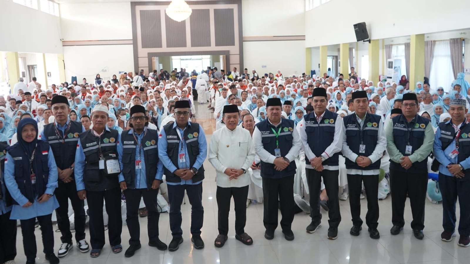 Gubernur Jambi Al Haris saat pelepasan Calon Jemaah Haji (CJH) Provinsi Jambi Tahun 1446 Hijriah/2025 Masehi