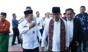 Mendes PDT Yandri Susanto bersama Gubernur Jambi Al Haris usai menghadiri rapat paripurna istimewa DPRD Kota Jambi