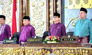 Ketua DPRD Kota Jambi Kemas Faried Alfarelly (paling kanan) saat perayaan HUT ke-79 Pemerintah Kota Jambi dan Hari Jadi ke-624 Tanah Pilih Pusako Batuah