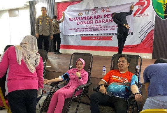 Kegiatan donor darah menyambut HUT Bhayangkara ke-79, yang digelar Polda Jambi