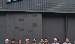 Ormas dan pemuda Seberang Kota Jambi saat menggelar akai di Helen's Play Mart