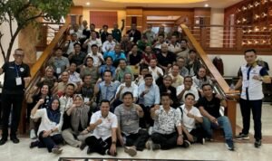 Hasan Mabruri bersama pengurus cabor dan para pendukungnya