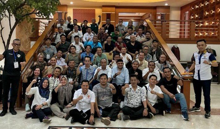 Hasan Mabruri bersama pengurus cabor dan para pendukungnya