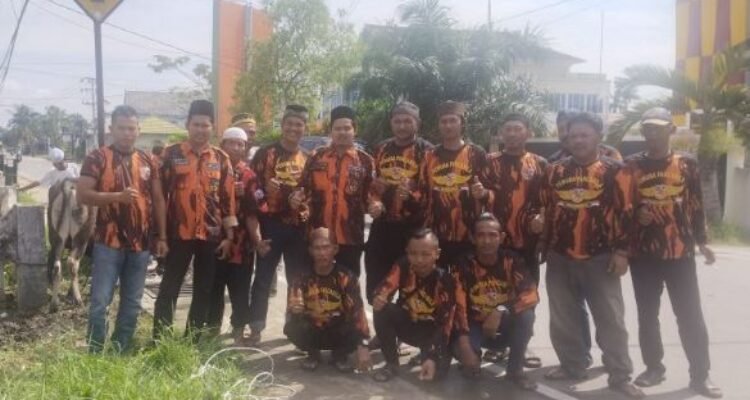 Anggota PP Tanjung Jabung Barat usai penyembelihan hewan kurban