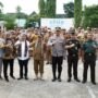 Gubernur Jambi, Al Haris foto bersama Forkopimda usai menandatangani komitmen bersama pelaksanaan SPMB berintegritas