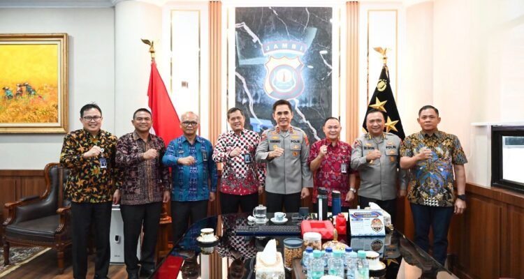 Foto bersama Kapolda Jambi dengan jajaran Kanwil Ditjen IMI dan PAS Jambi