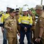 Gubernur Jambi, Al Haris saat meninjau pengerjaan jalan khusus batubara di Kabupaten Batang Hari mulai dari Desa Tenam hingga Desa Jelutih
