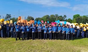 Gubernur Jambi Al Haris foto bersama tenaga Non ASN usai penyerahan SK