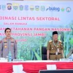 Kapolda Jambi Irjen Pol. Krisno H. Siregar bersama Wakil Gubernur Jambi Abdullah Sani saat memimpin rakor.ketahanan pangan lintas sektoral