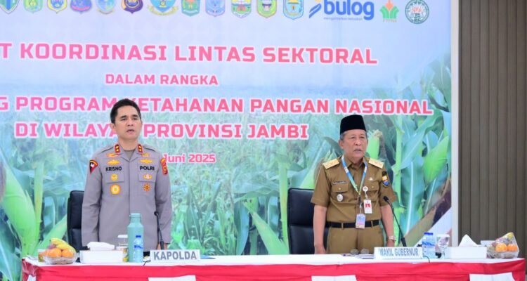 Kapolda Jambi Irjen Pol. Krisno H. Siregar bersama Wakil Gubernur Jambi Abdullah Sani saat memimpin rakor.ketahanan pangan lintas sektoral