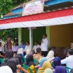 Gubernur Jambi, Al Haris saat mendampingi Wakil KSP, Muhammad Qodari meninjau kesiapan sekolah rakyat dan pembentukan Koperasi Desa/Kelurahan Merah Putih di Tanjung Jabung Timur