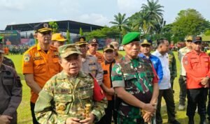 Gubernur Jambi Al Haris bersama Danrem 042/Garuda Putih Brigjen TNI Heri Purwanto usai apel siaga darurat bencana Karhutla