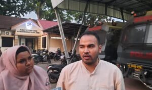 Rendra memberikan keterangan usai menjalani pemeriksaan di Polda Jambi
