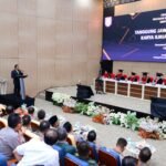 Kombes Muhammad Edi Faryadi saat pemaparan disertasi dalam sidang promosi gelar doktor di Unja