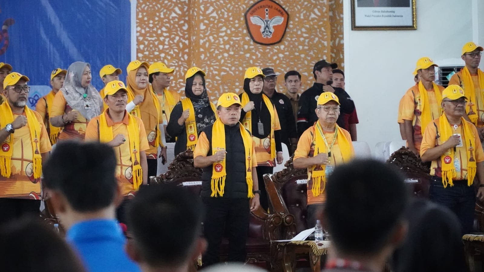 Gubernur Jambi Al.Haris saat membuka POMDA di kampus Unja