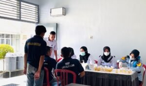 Warga binaan Lapas Kelas IIA Jambi saat menjalani tes urine