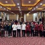 Pengurus FKPT Jambi foto bersama perwakilan BNPT RI dan pemateri kegiatan Rembuk Merah Putih
