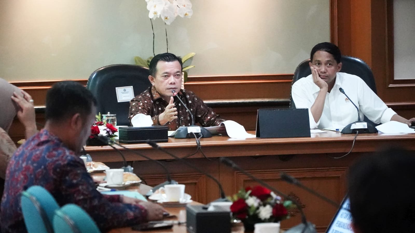 Gubernur Jambi, Al Haris saat beraudiensi dengan Menteri Kehutanan Raja Juli Antoni