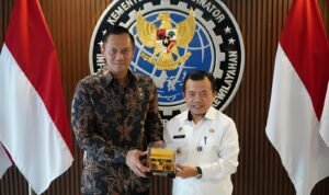 Gubernur Jambi Al Haris saat bertemu Menteri Koordinator Bidang Infrastruktur dan Pembangunan Kewilayahan Agus Harimurti Yudoyono (AHY)